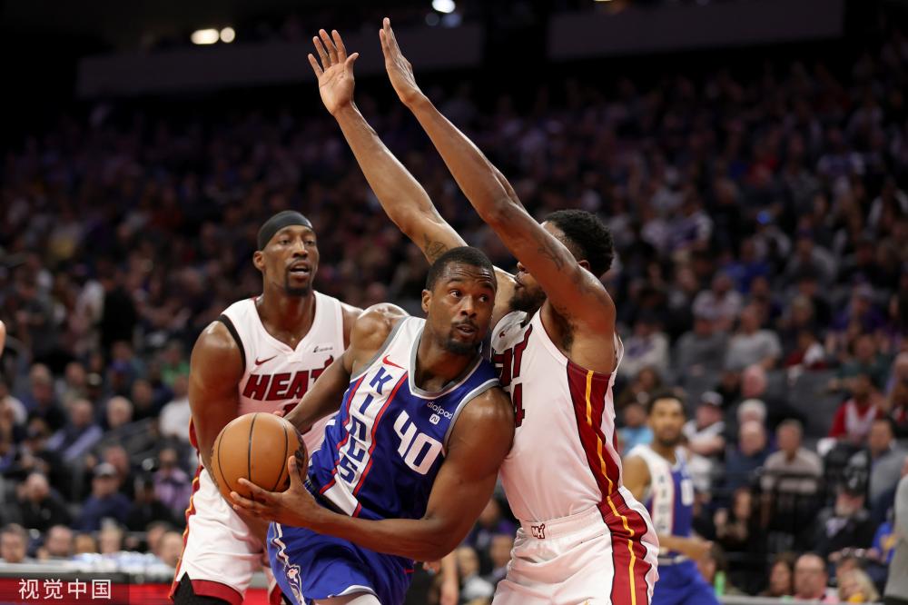 用服饰来呈 用服饰来呈