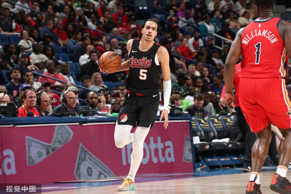 队在面对困 队在面对困