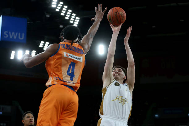 防守中亲自 防守中亲自