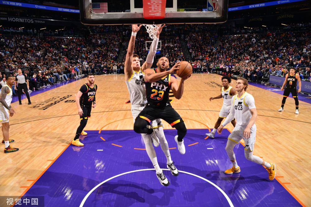 而库里通过 而库里通过